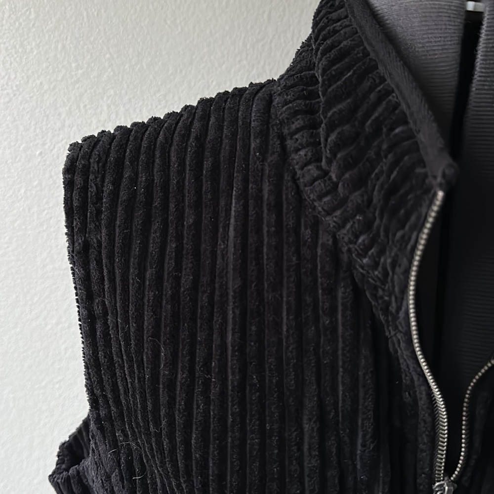 Woolrich vest size Large black ribbed faux velvet zipper front - Picture 2 of 9